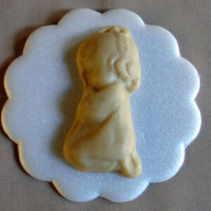 NIÑA REZANDO EN DULCE DE LECHE